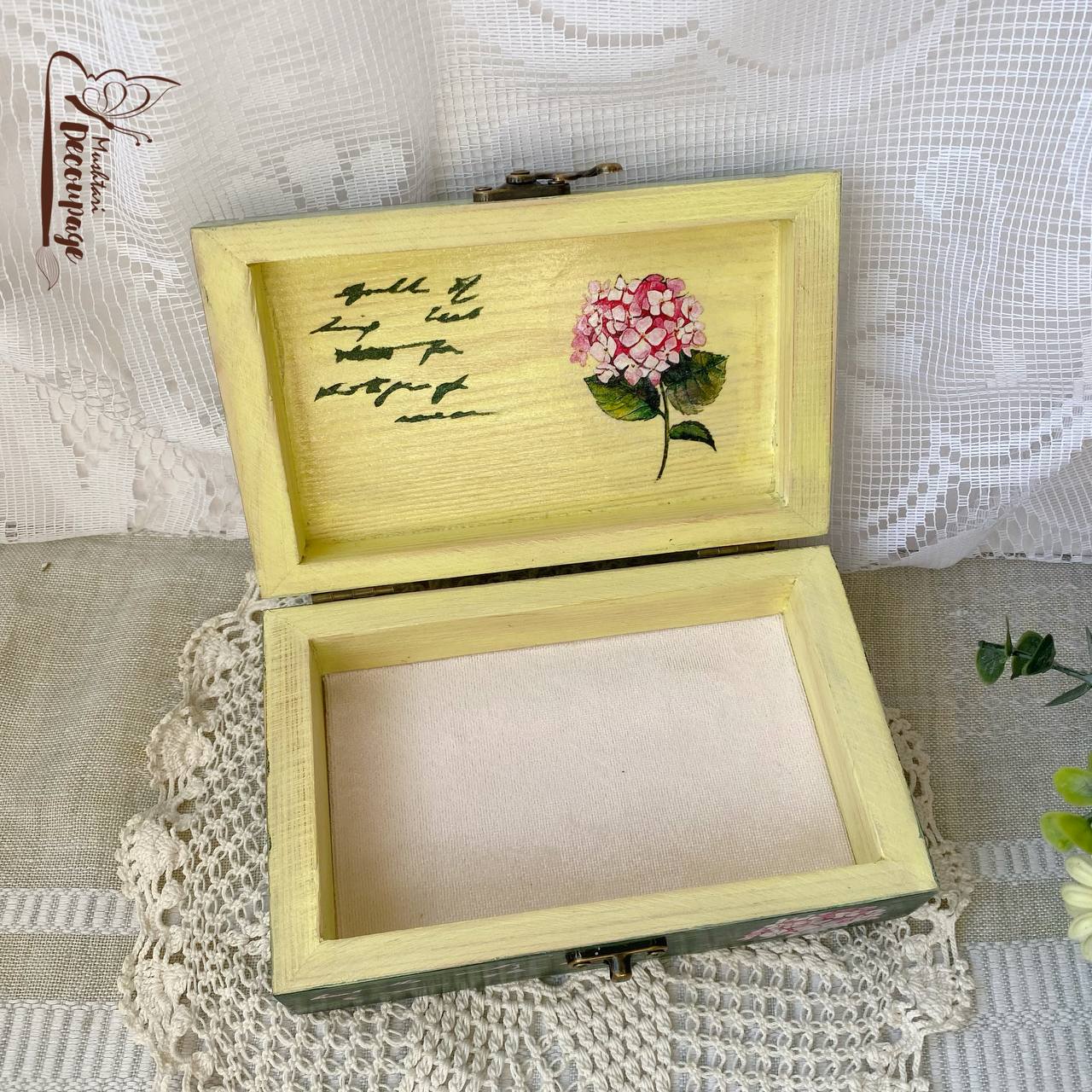 Wooden Box, by Mushtari Decoupage - Virtual Bazaar Jordan