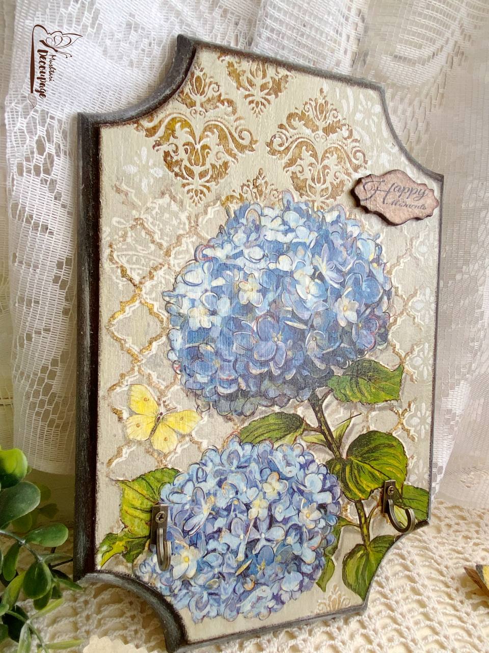 key holder in decoupage