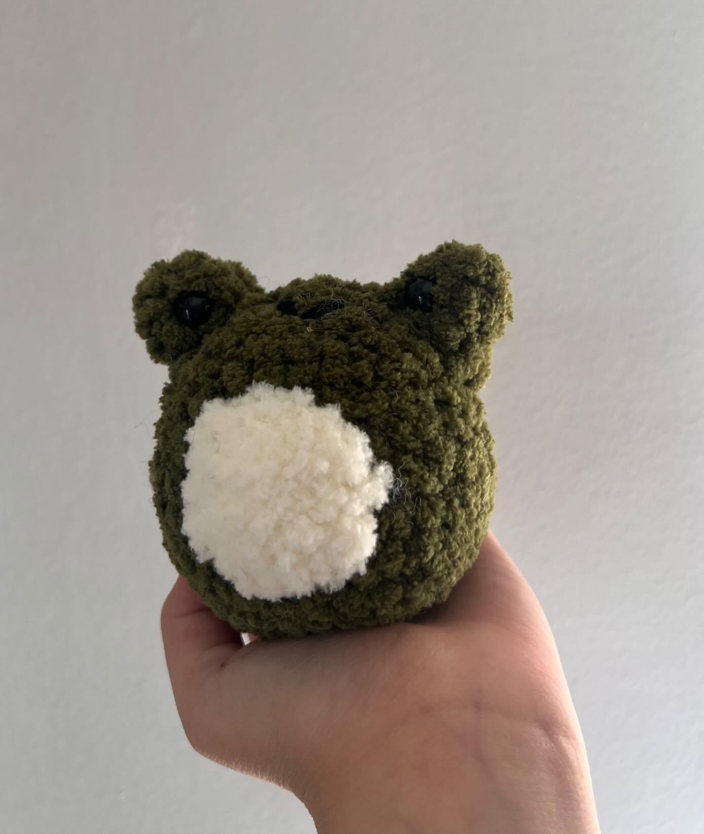 Crochet frog