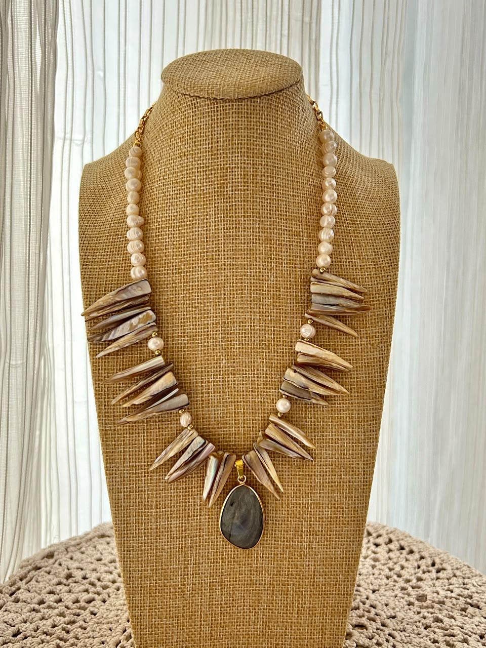 Fresh water pearls with shell and agate pendant