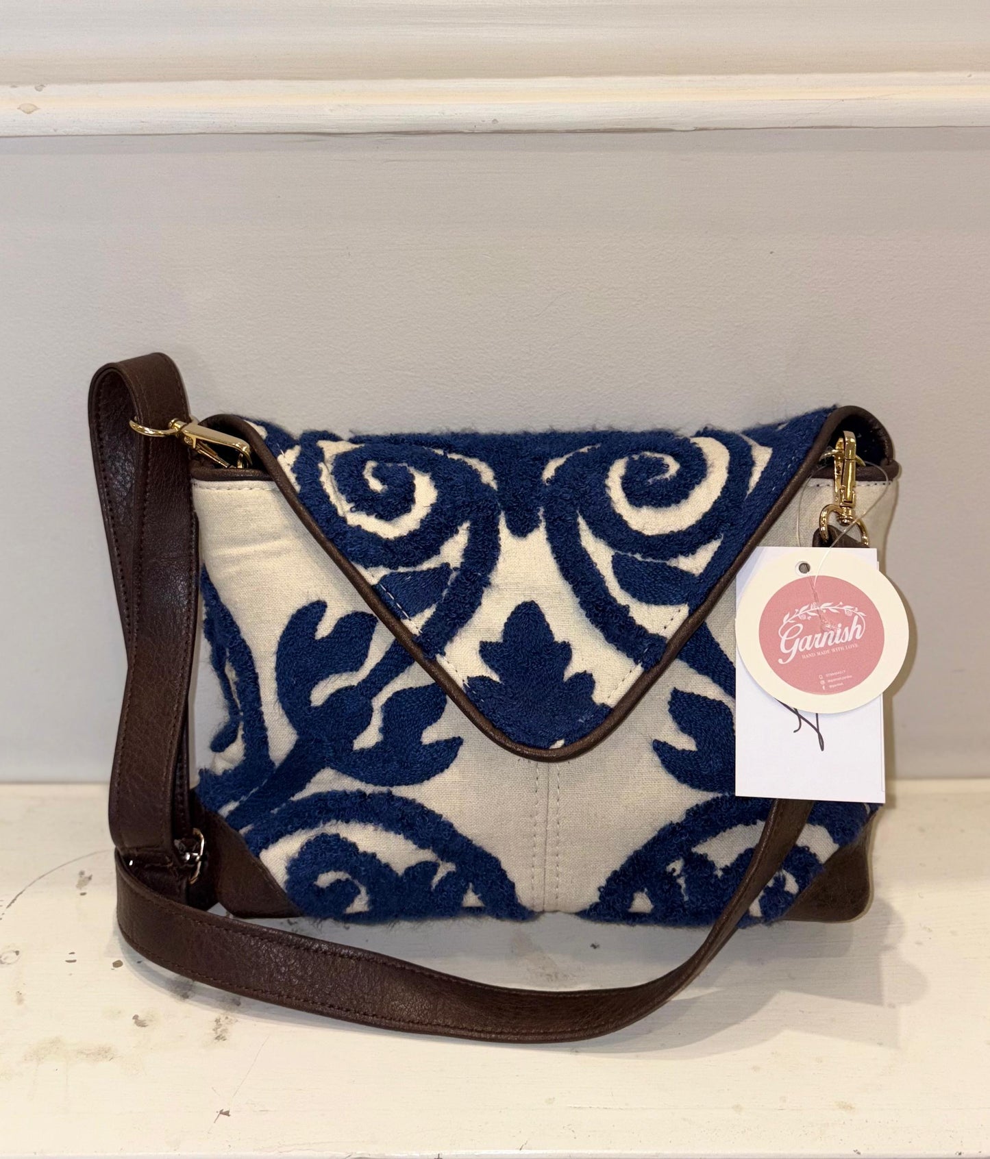 Navy & Cream
Envelope Crossbody
Bag