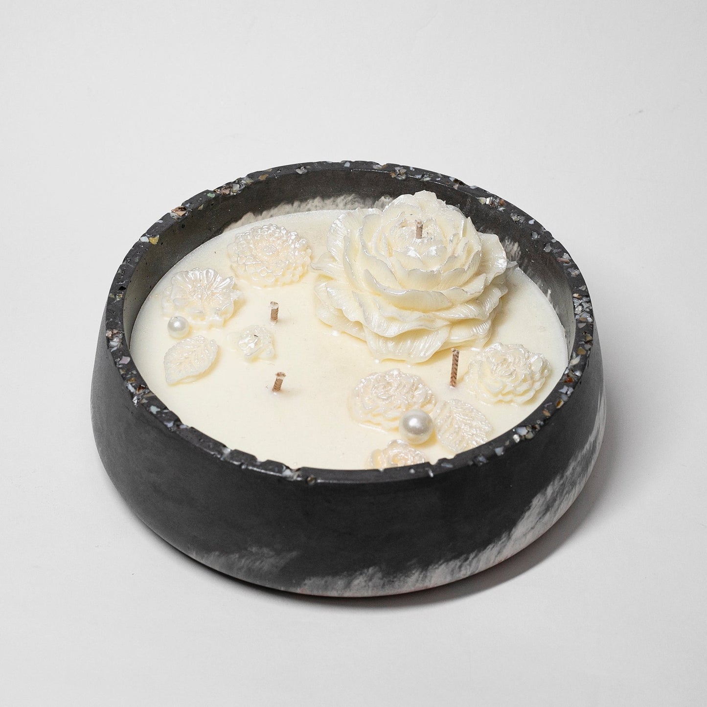 Big Artisan Candle in Stone, Pearls Collection, Sandalwood, 500ml - Wonder Candles