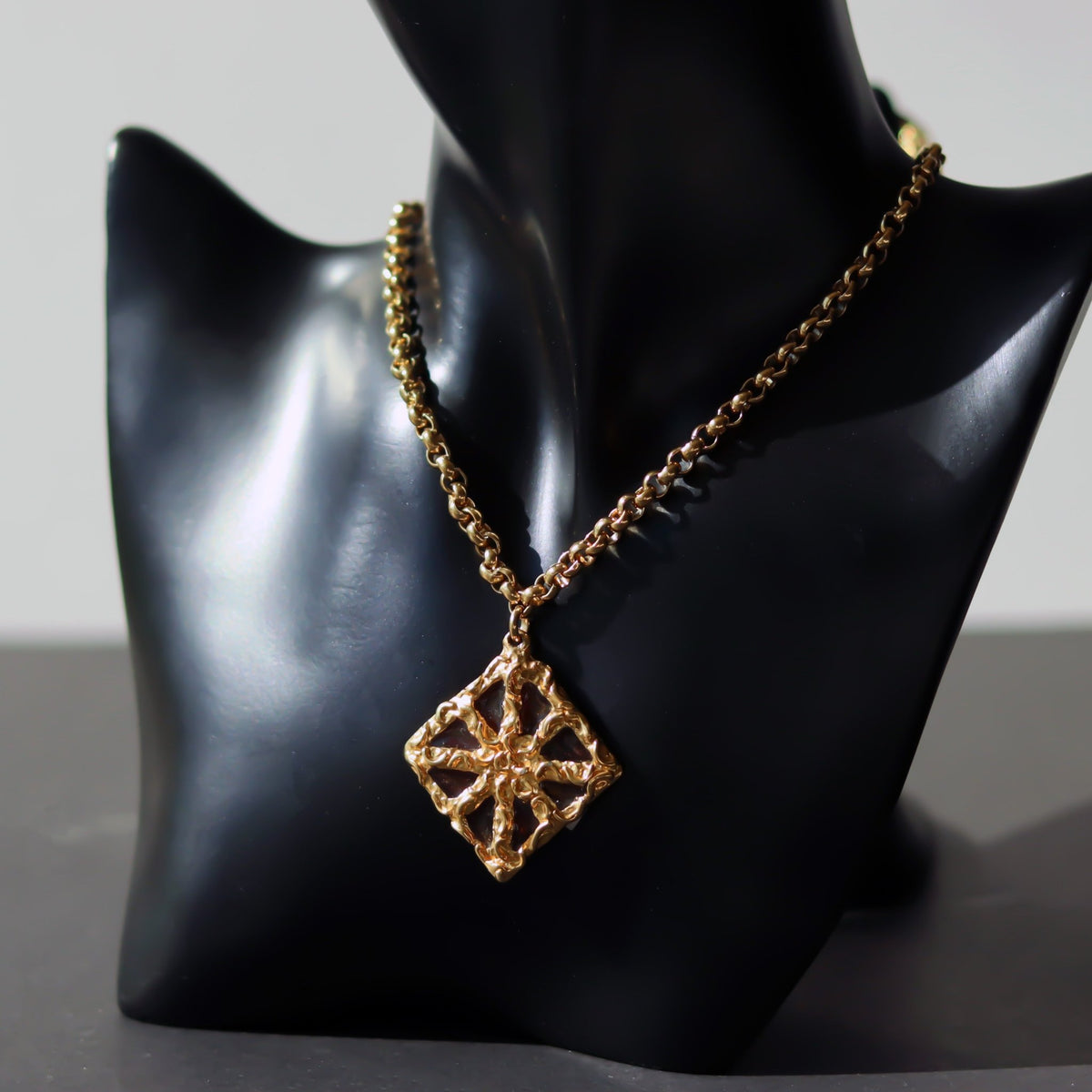 Gilded Radiance Necklace - Virtual Bazaar Jordan