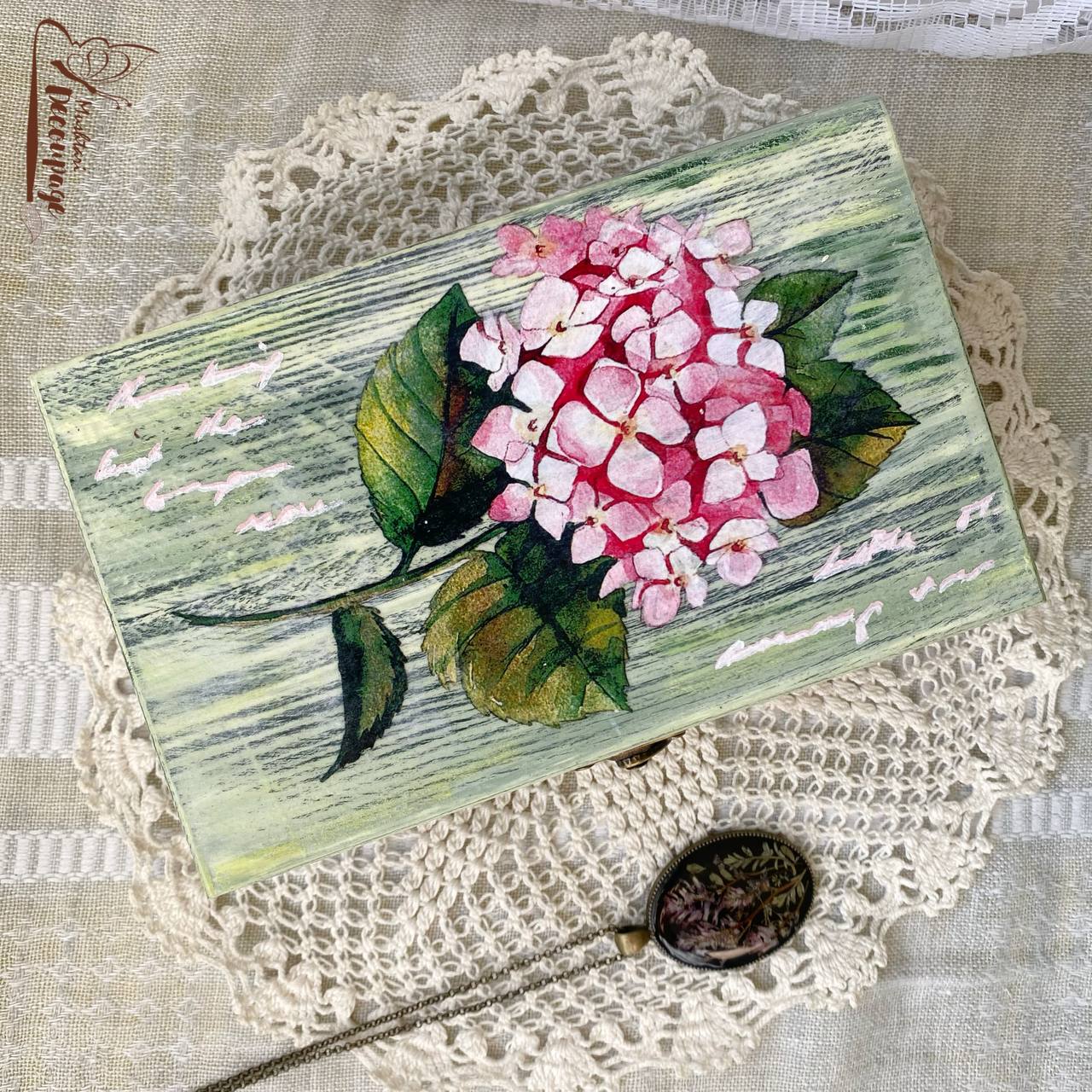 Wooden Box, by Mushtari Decoupage - Virtual Bazaar Jordan