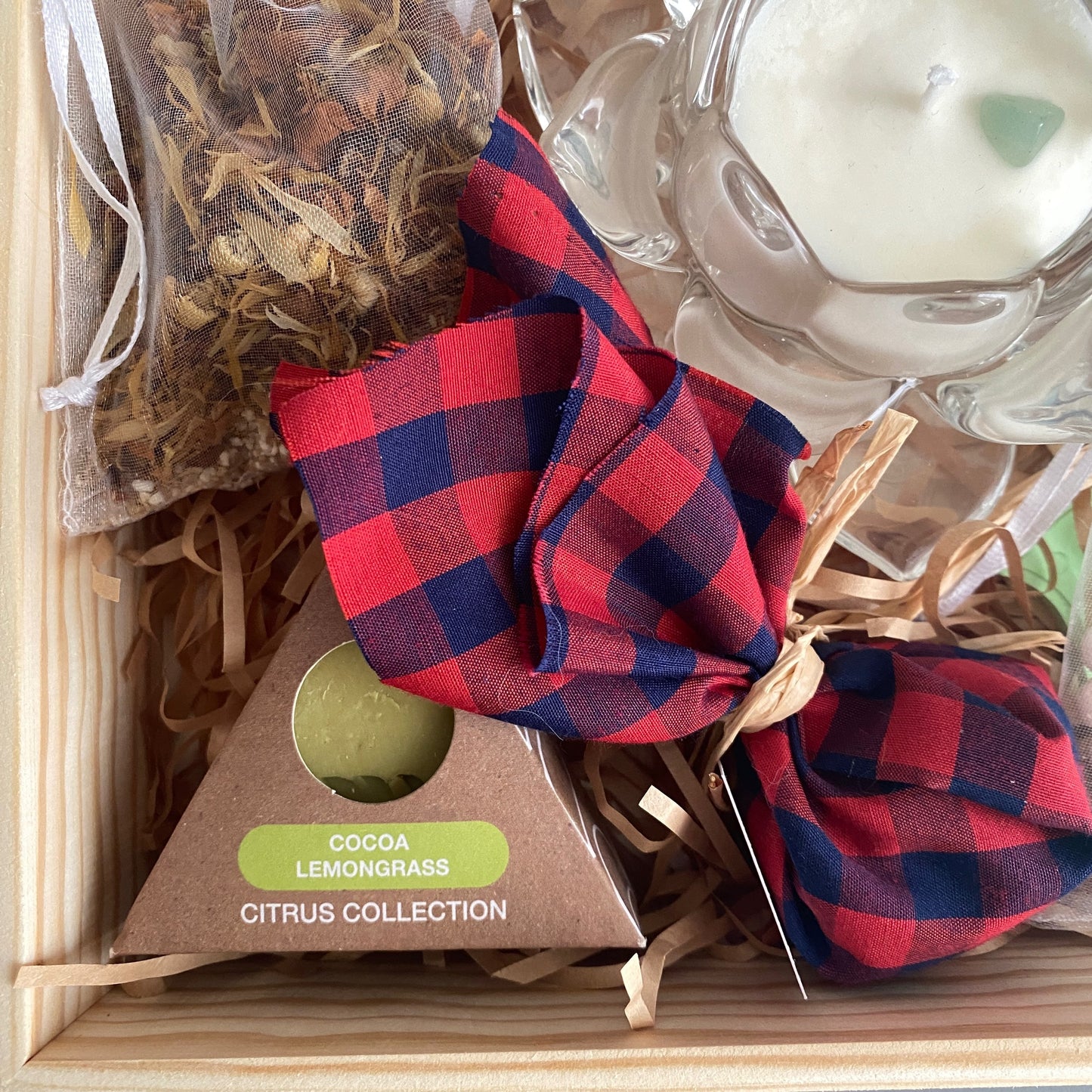 Gift Box with Local Products, by WOW Shop