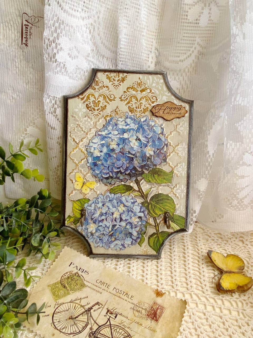 key holder in decoupage