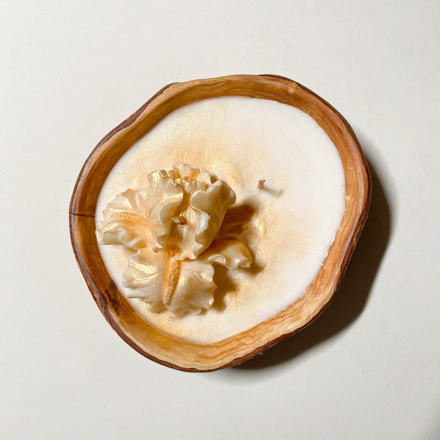 Large Soy candle in Olive Wood Bowl, Amber with Fruits and Flowers - Wonder Candles
