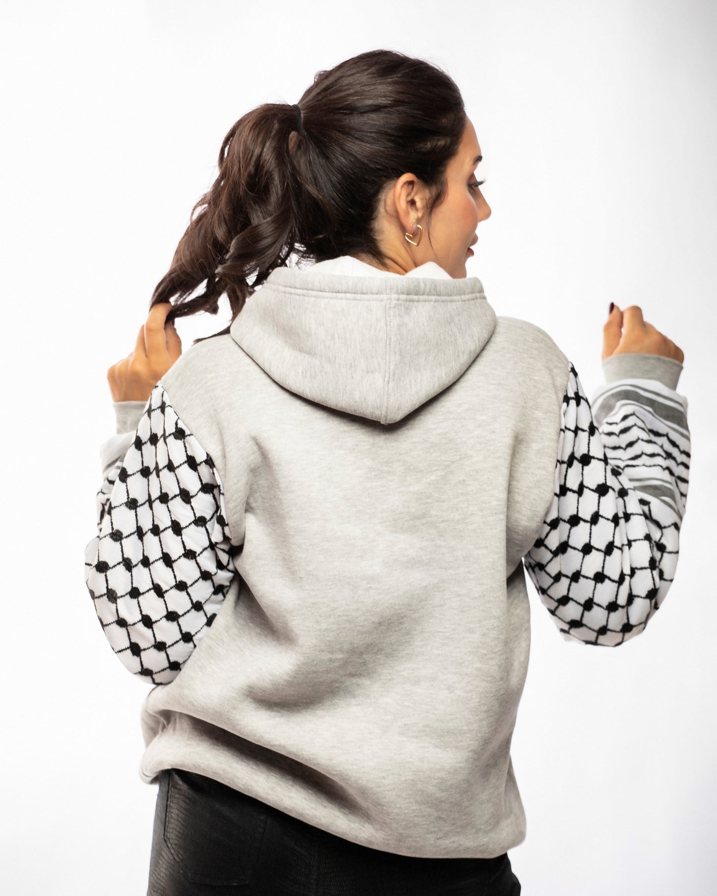 Hoodie with hatta sleves
