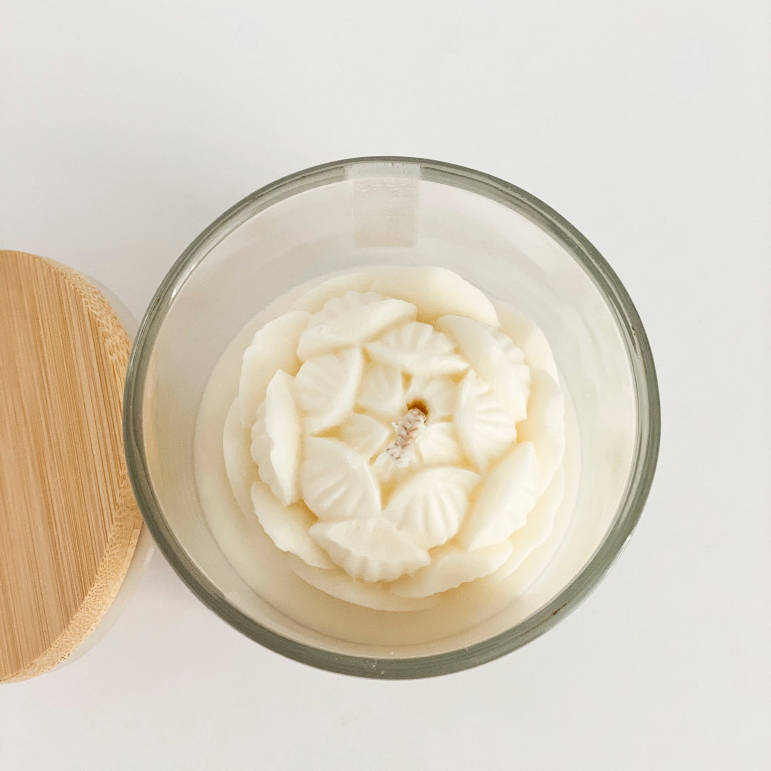 'Presence' Candle with Lotus Flower, Lavender, 300ml - Wonder Candles