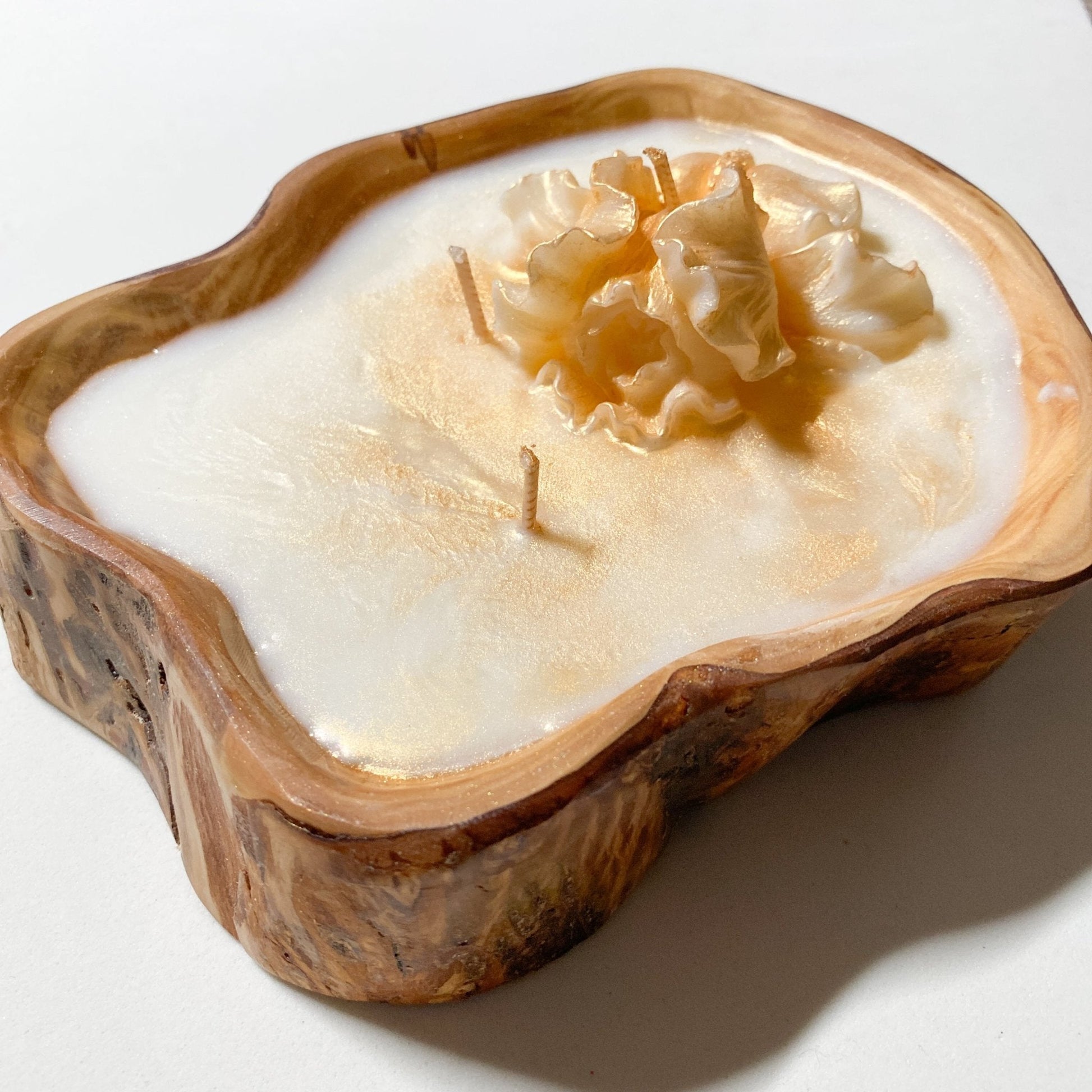 Soy candle in Big Olive Wood Bowl, White Honey and Amber - Wonder Candles