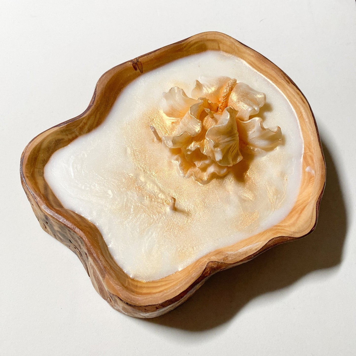 Soy candle in Big Olive Wood Bowl, White Honey and Amber - Wonder Candles