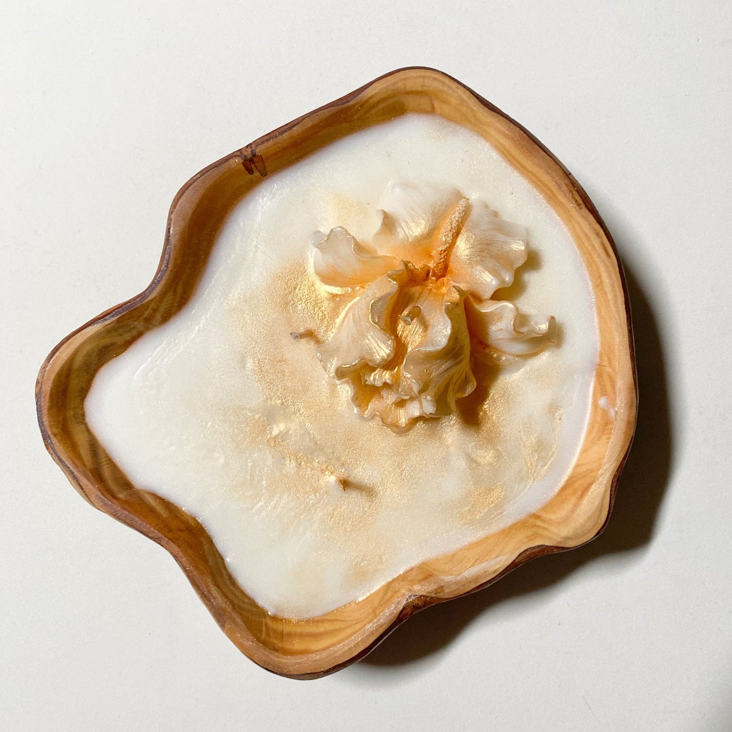 Soy candle in Big Olive Wood Bowl, White Honey and Amber - Wonder Candles